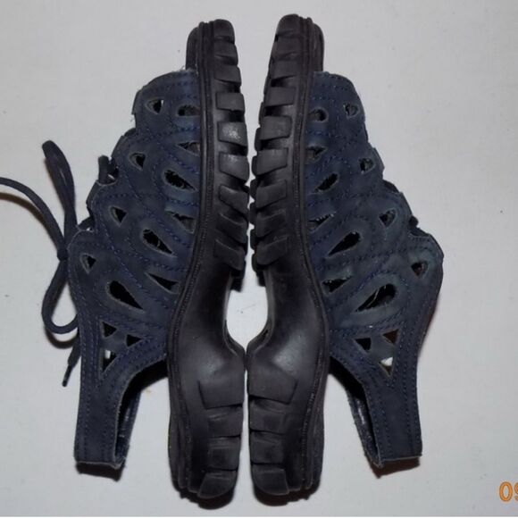 Earth Shoes Vintage Blue Sandals with Chunky Platform and Durable Design - Picture 1 of 8